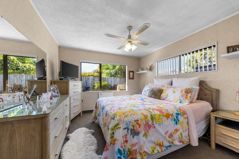 Photo of property in 19a Litchfield Place, Clarks Beach, 2122