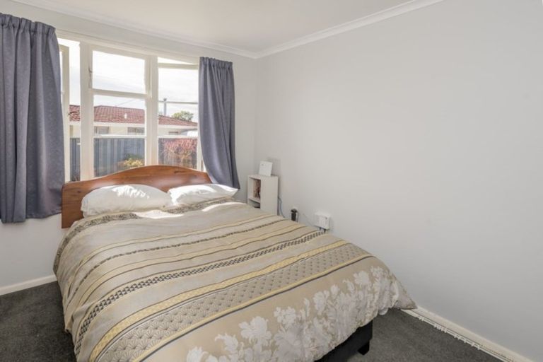 Photo of property in 12 Featherston Street, Levin, 5510