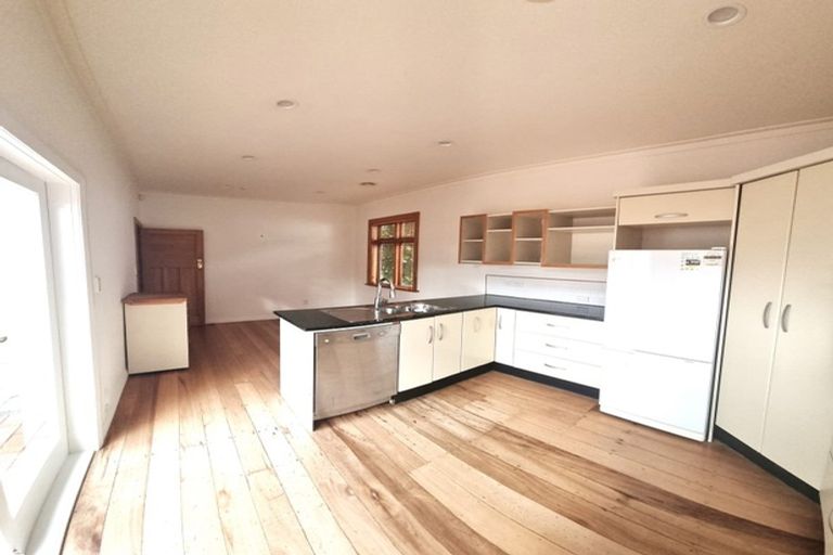 Photo of property in 122a Apu Crescent, Lyall Bay, Wellington, 6022