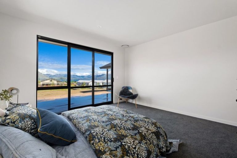 Photo of property in 10 The Heights Avenue, Wanaka, 9305