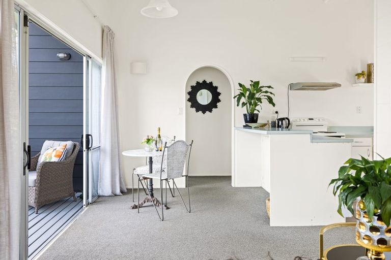 Photo of property in 9 Sunlight Promenade, Snells Beach, 0920