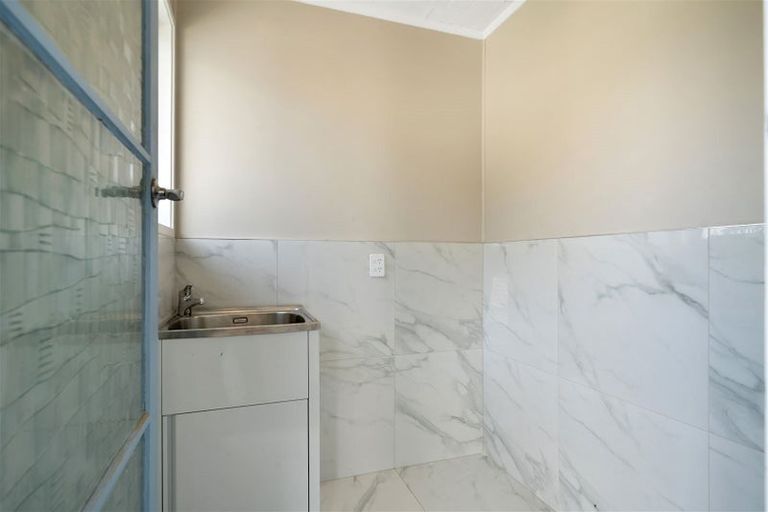 Photo of property in 24 Killington Crescent, Mangere, Auckland, 2022