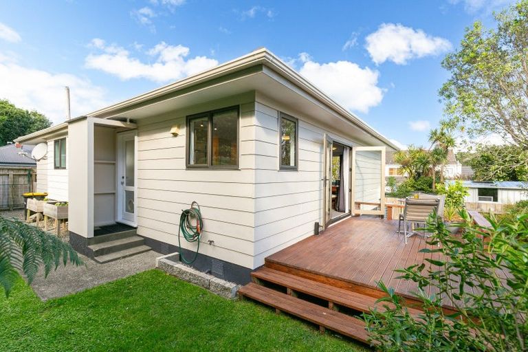 Photo of property in 5 Ladbrooke Drive, Newlands, Wellington, 6037