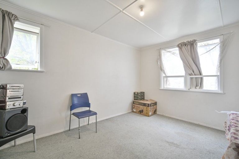 Photo of property in 713-715 Kiwi Street, Camberley, Hastings, 4120