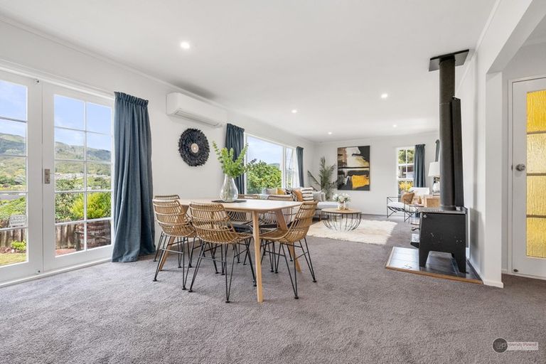 Photo of property in 10 Tiroiti Grove, Stokes Valley, Lower Hutt, 5019