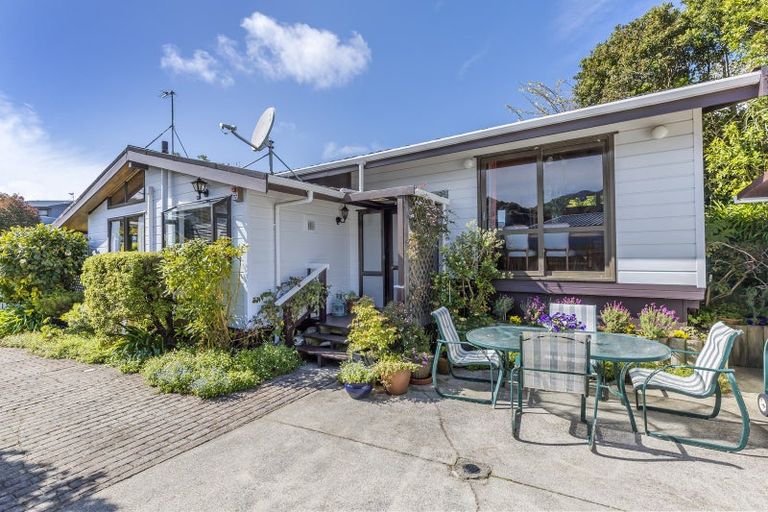 Photo of property in 28 John Witton Drive, Crofton Downs, Wellington, 6035