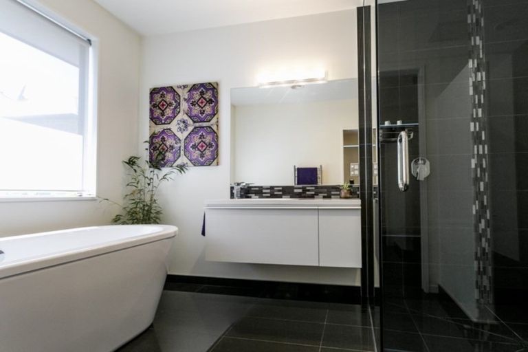 Photo of property in 5 Whakatomo Place, Havelock North, 4130