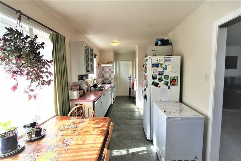 Photo of property in 66 Stewart Drive, Newlands, Wellington, 6037