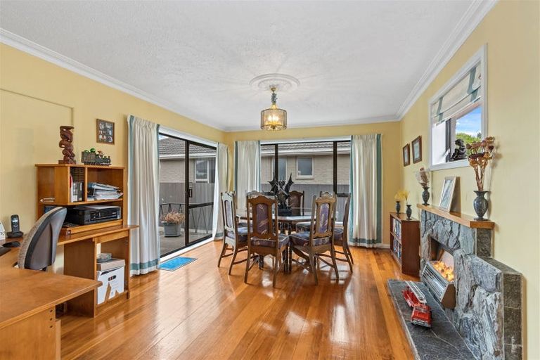 Photo of property in 12 Fairmont Place, Hornby, Christchurch, 8042