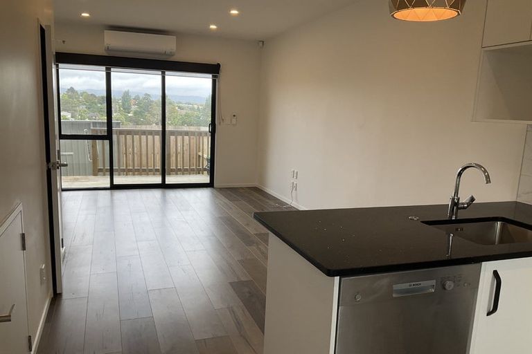 Photo of property in 9/41 Routley Drive, Glen Eden, Auckland, 0602