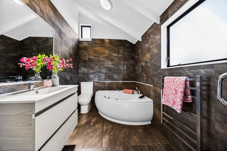 Photo of property in 61a Jaemont Avenue, Te Atatu South, Auckland, 0610
