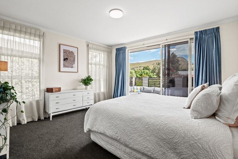 Photo of property in 10 Coburn Place, Lake Hayes, Queenstown, 9304