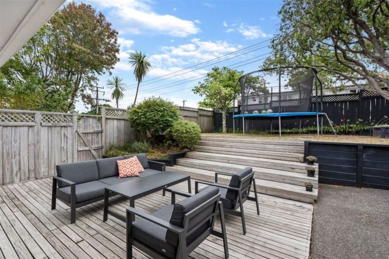 Photo of property in 2/24 Selwyn Crescent, Forrest Hill, Auckland, 0620