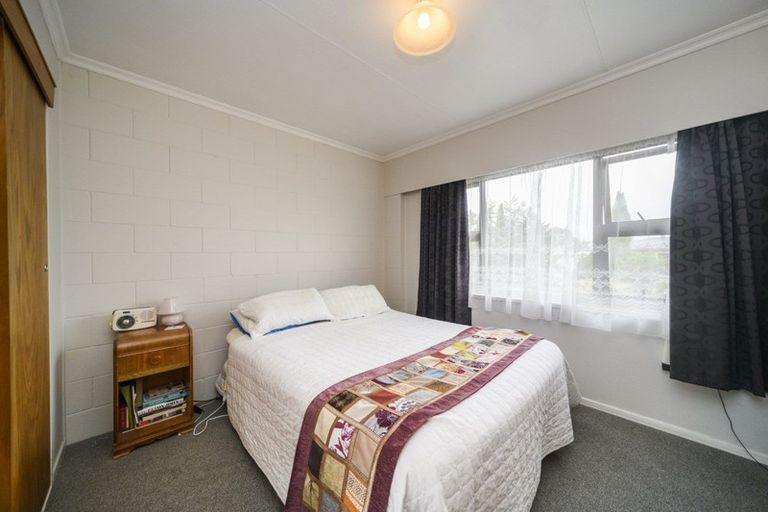 Photo of property in 1 Cohen Place, Milson, Palmerston North, 4414