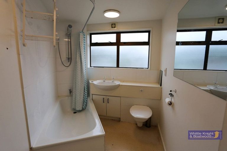 Photo of property in 2/4 Montana Avenue, Ilam, Christchurch, 8041