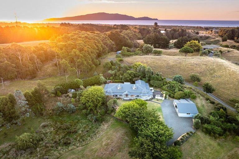 Photo of property in 358 Ngarara Road, Waikanae, 5391