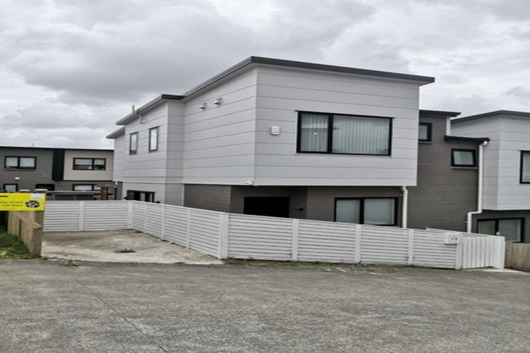 Photo of property in 9b Poruru Close, Papakura, 2110