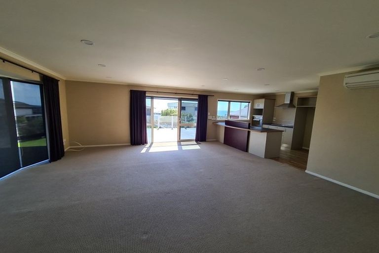 Photo of property in 14 Whiteley Street, Moturoa, New Plymouth, 4310