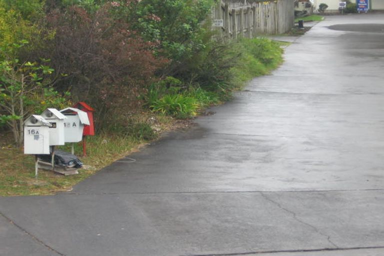 Photo of property in 1/18 Kupari Place, Totara Vale, Auckland, 0629