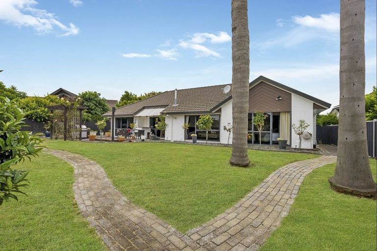 Photo of property in 19 Perotti Place, Conifer Grove, Takanini, 2112