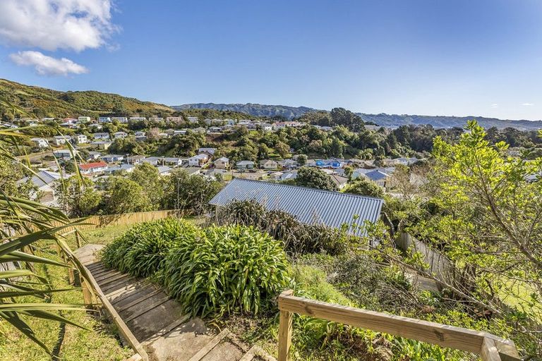 Photo of property in 32 Northumberland Street, Cannons Creek, Porirua, 5024