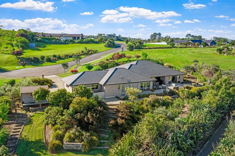 Photo of property in 21 Laguna Place, Matakatia, Whangaparaoa, 0930