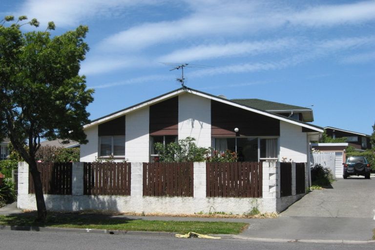 Photo of property in 1/7 Delaware Crescent, Russley, Christchurch, 8042