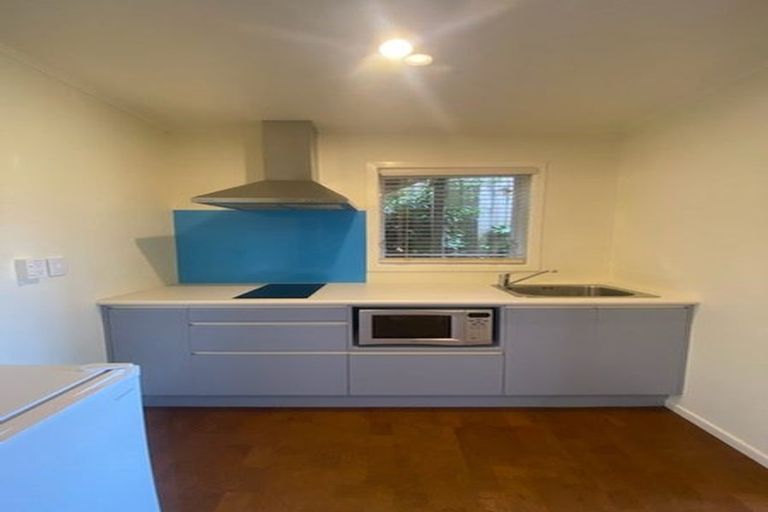 Photo of property in 2/58 Cliff Road, Torbay, Auckland, 0630