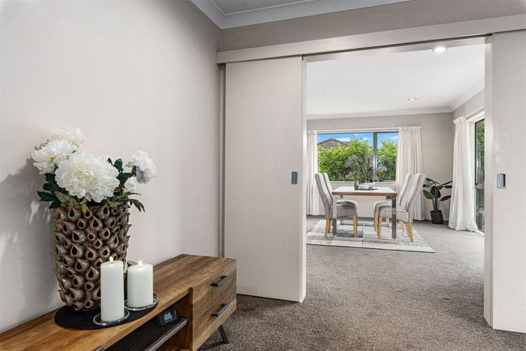 Photo of property in 22 Rising Parade, Fairview Heights, Auckland, 0632