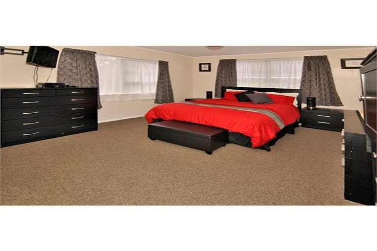 Photo of property in 74 Cortina Avenue, Johnsonville, Wellington, 6037