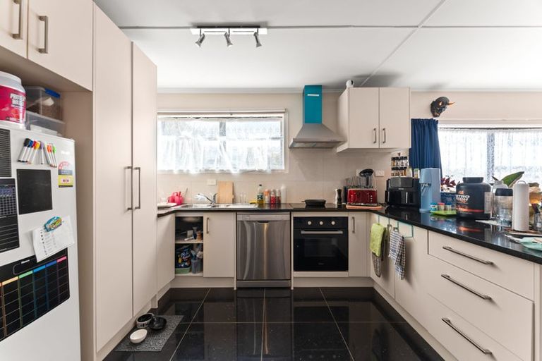 Photo of property in 36 Barrys Road, Glendene, Auckland, 0602