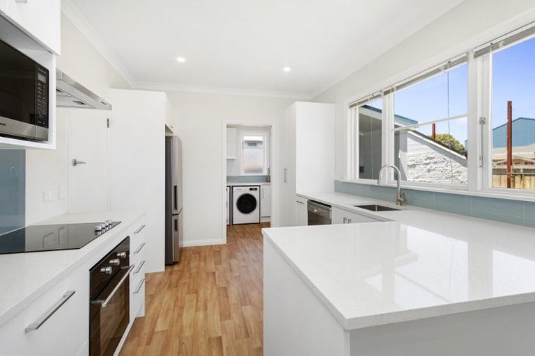 Photo of property in 98 Kilbirnie Crescent, Kilbirnie, Wellington, 6022