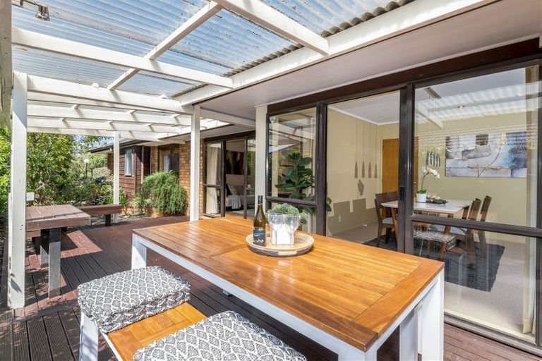 Photo of property in 43 Headcorn Place, Botany Downs, Auckland, 2010