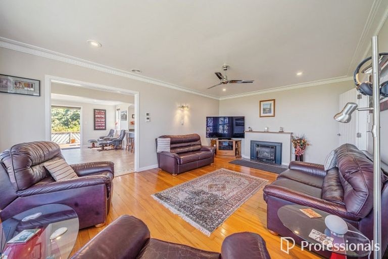 Photo of property in 14 Bushey Way, Maungaraki, Lower Hutt, 5010