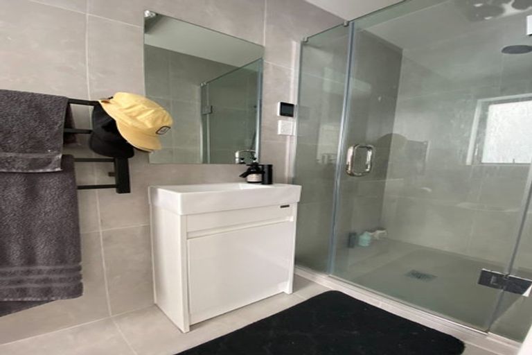 Photo of property in 2/103 Flanshaw Road, Te Atatu South, Auckland, 0610