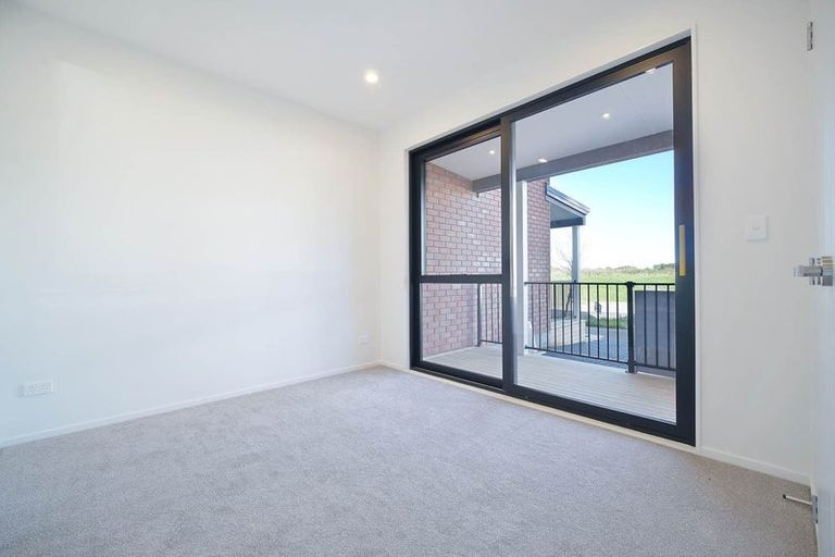 Photo of property in 12 Waimarie Drive, Karaka, 2578