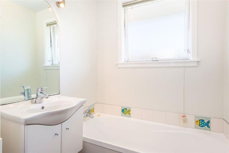 Photo of property in 30 Appleby Crescent, Burnside, Christchurch, 8053