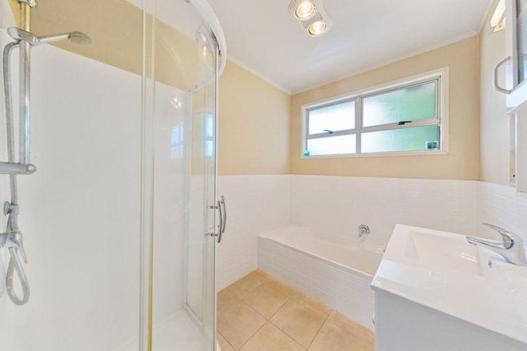 Photo of property in 93 Arimu Road, Papakura, 2110