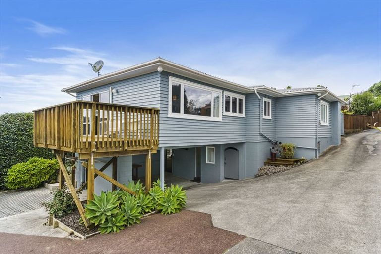 Photo of property in 1/345a Wairau Road, Totara Vale, Auckland, 0629