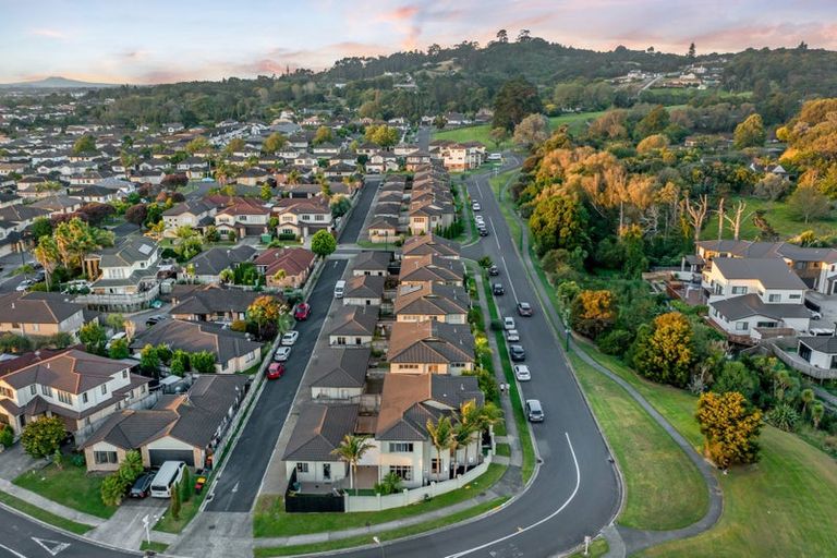 Photo of property in 137 Baverstock Road, Flat Bush, Auckland, 2016