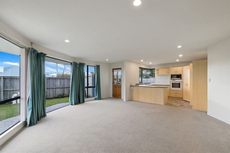 Photo of property in 2 Anglesea Avenue, Parklands, Christchurch, 8083