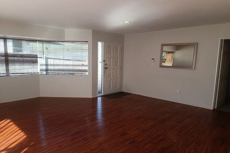 Photo of property in 1 Jay Court, Botany Downs, Auckland, 2010