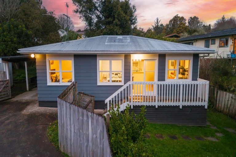 Photo of property in 25a Hewlett Road, Massey, Auckland, 0614