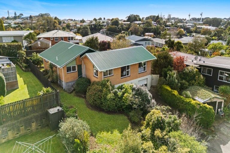 Photo of property in 6c Fairview Place, Westown, New Plymouth, 4310
