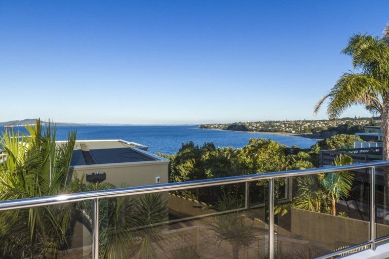 Photo of property in 1/25 Churchill Road, Murrays Bay, Auckland, 0630