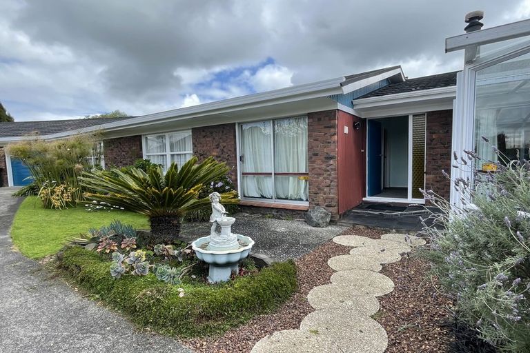 Photo of property in 4 Sunnypark Avenue, Rosehill, Papakura, 2113