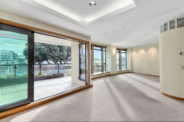Photo of property in Semple House, 1b/84 Oriental Parade, Oriental Bay, Wellington, 6011