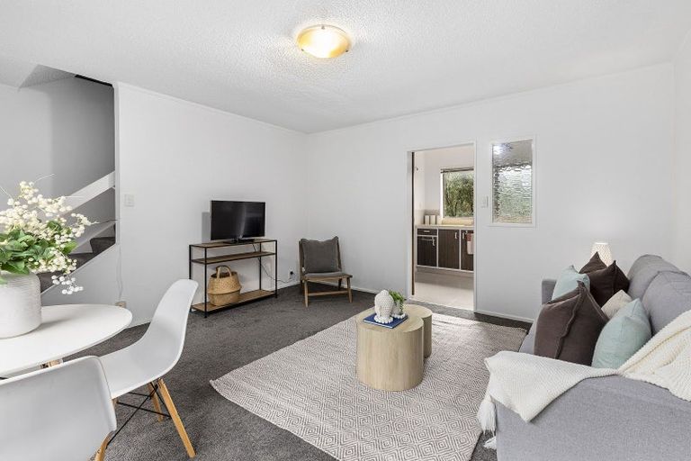 Photo of property in 1 Southern Cross Crescent, Island Bay, Wellington, 6023