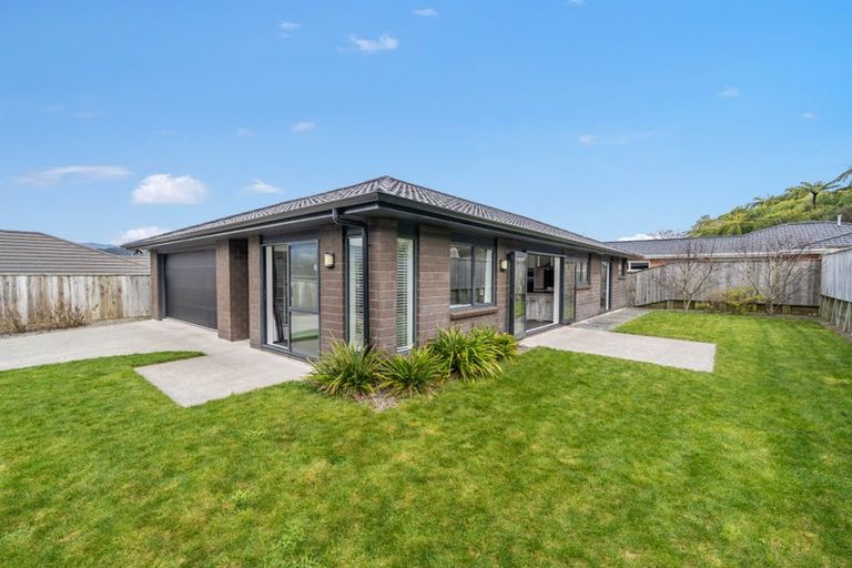 Photo of property in 107 Riverstone Drive, Riverstone Terraces, Upper Hutt, 5018