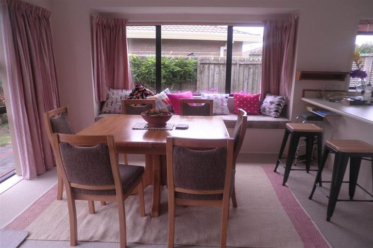 Photo of property in 84 Lakeside Drive, Orewa, 0931